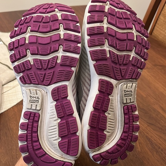 Brooks white and purple ghost 12 size 8.5 - Picture 6 of 6